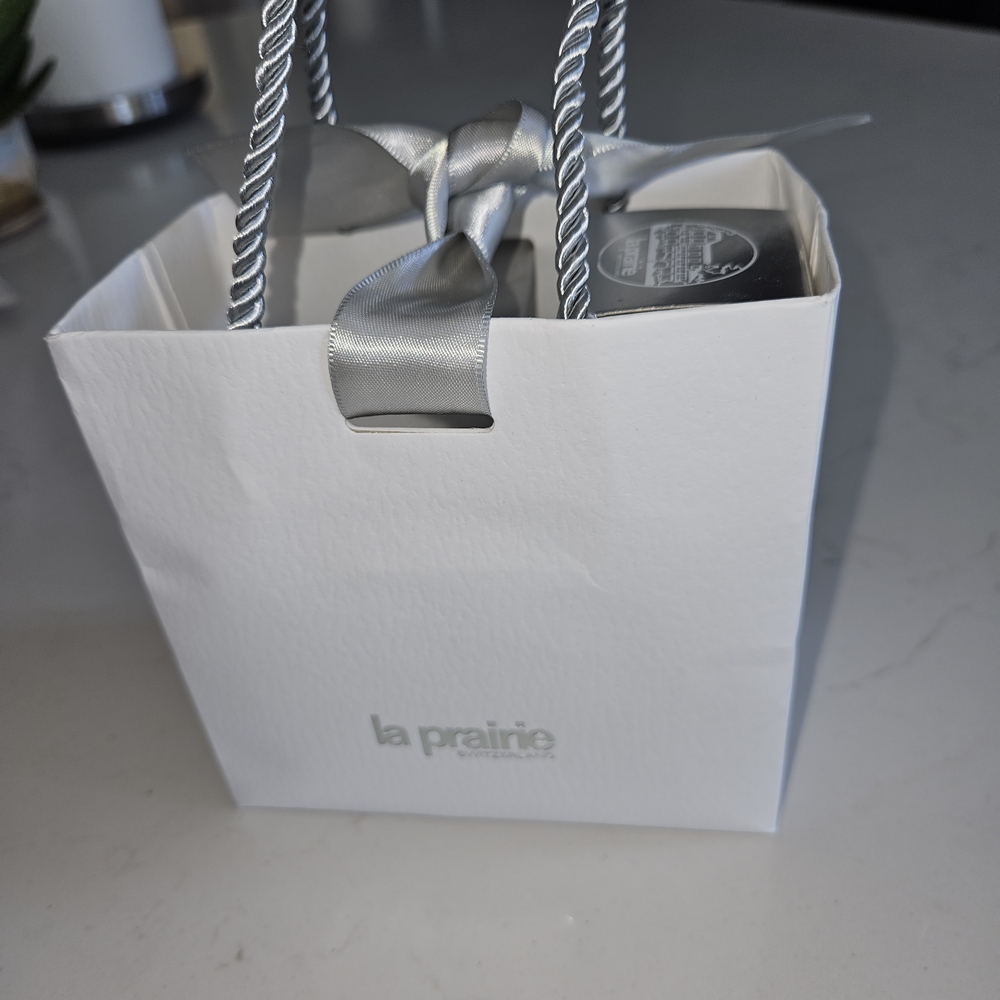 La Prairie White Gift Bag with Silver Ribbon
